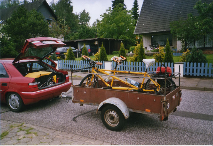 Tandem auf Hänger;